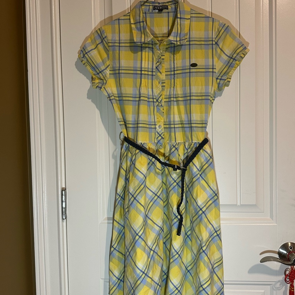 Yellow semi-formal dresss